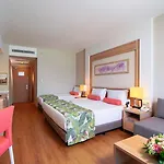 Semesteranläggning (resort) Baia Lara 5*