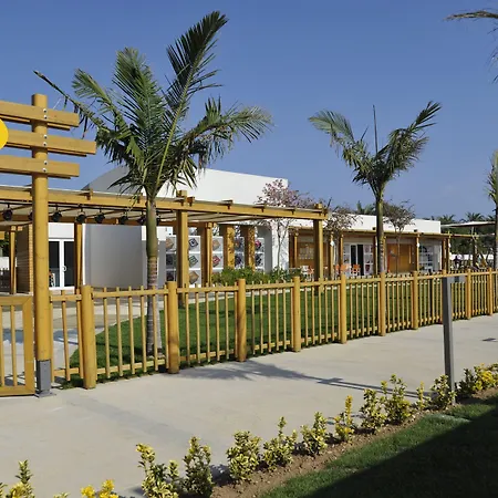 Semesteranläggning (resort) Baia Lara 5*